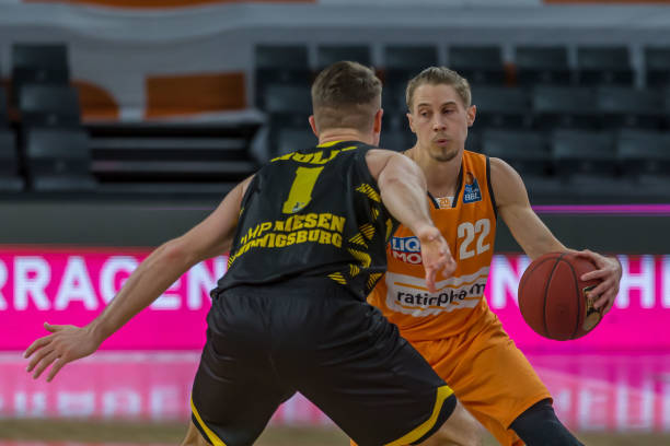 她以惊人的 她以惊人的