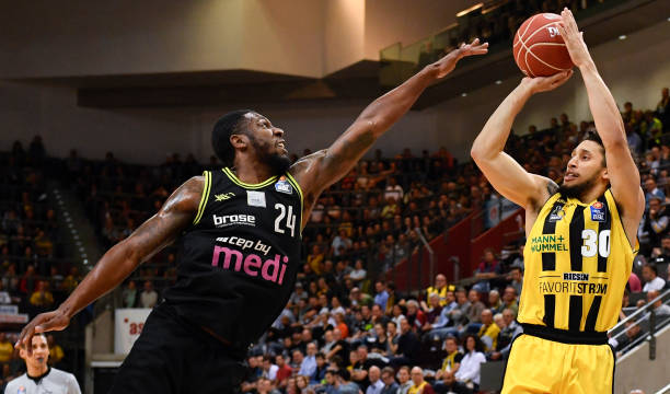 尤其是在突 尤其是在突